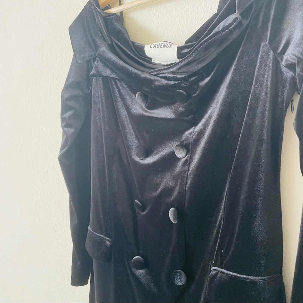 L’AGENCE MEDIUM Micaela Velvet blazer off the shoulder mini dress in black - Picture 5 of 10